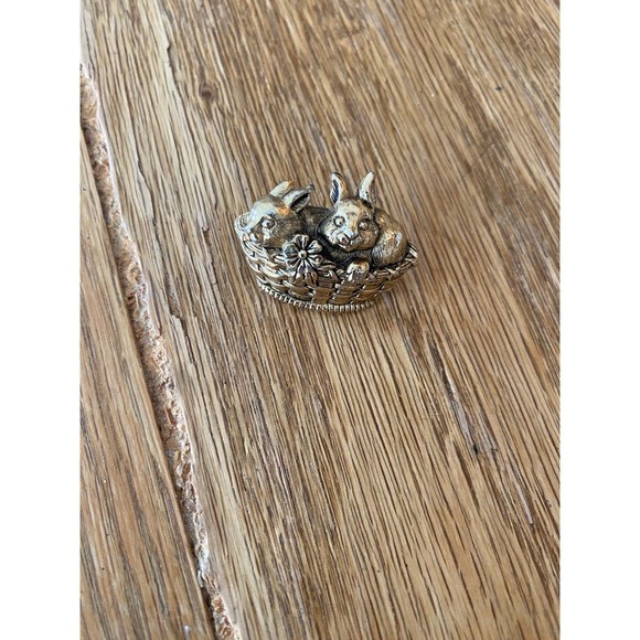 Avon Jewelry - Vintage Avon Easter bunny pin